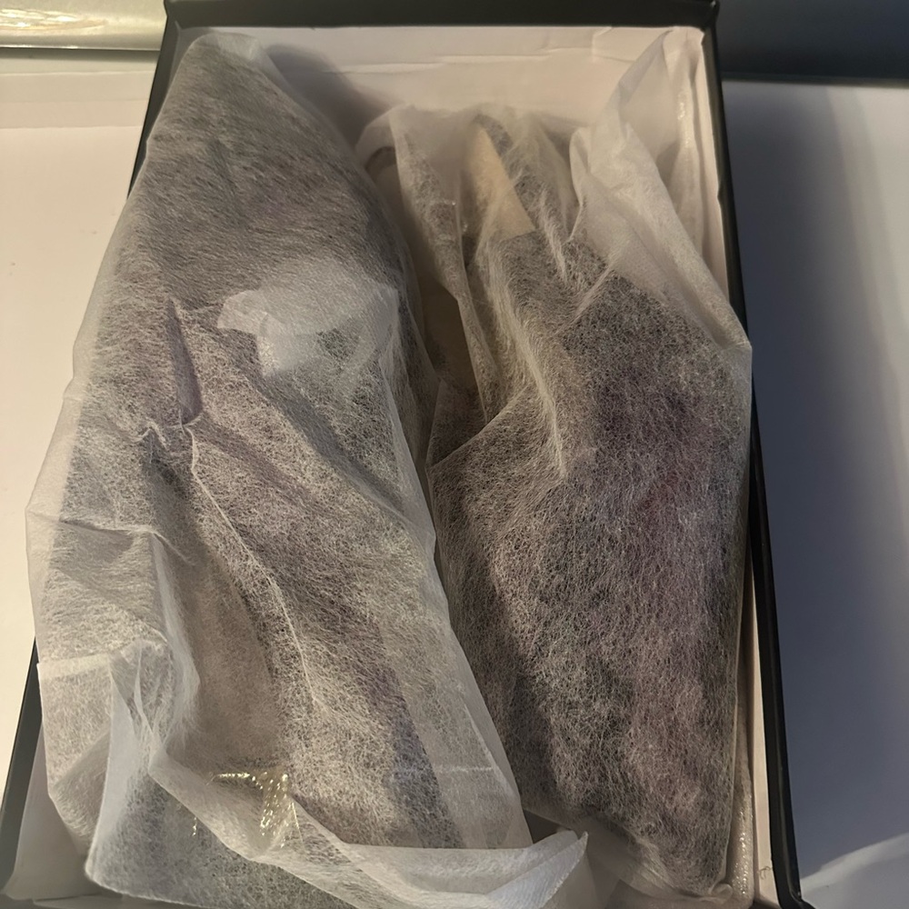 Elegant Purple Feathered Slingback Heels - Picture 5 of 5